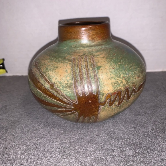 Brown Pottery Studio Art Vase Signed Julio  Flores Chulucanas PERU - Nazca Lines - Picture 3 of 7